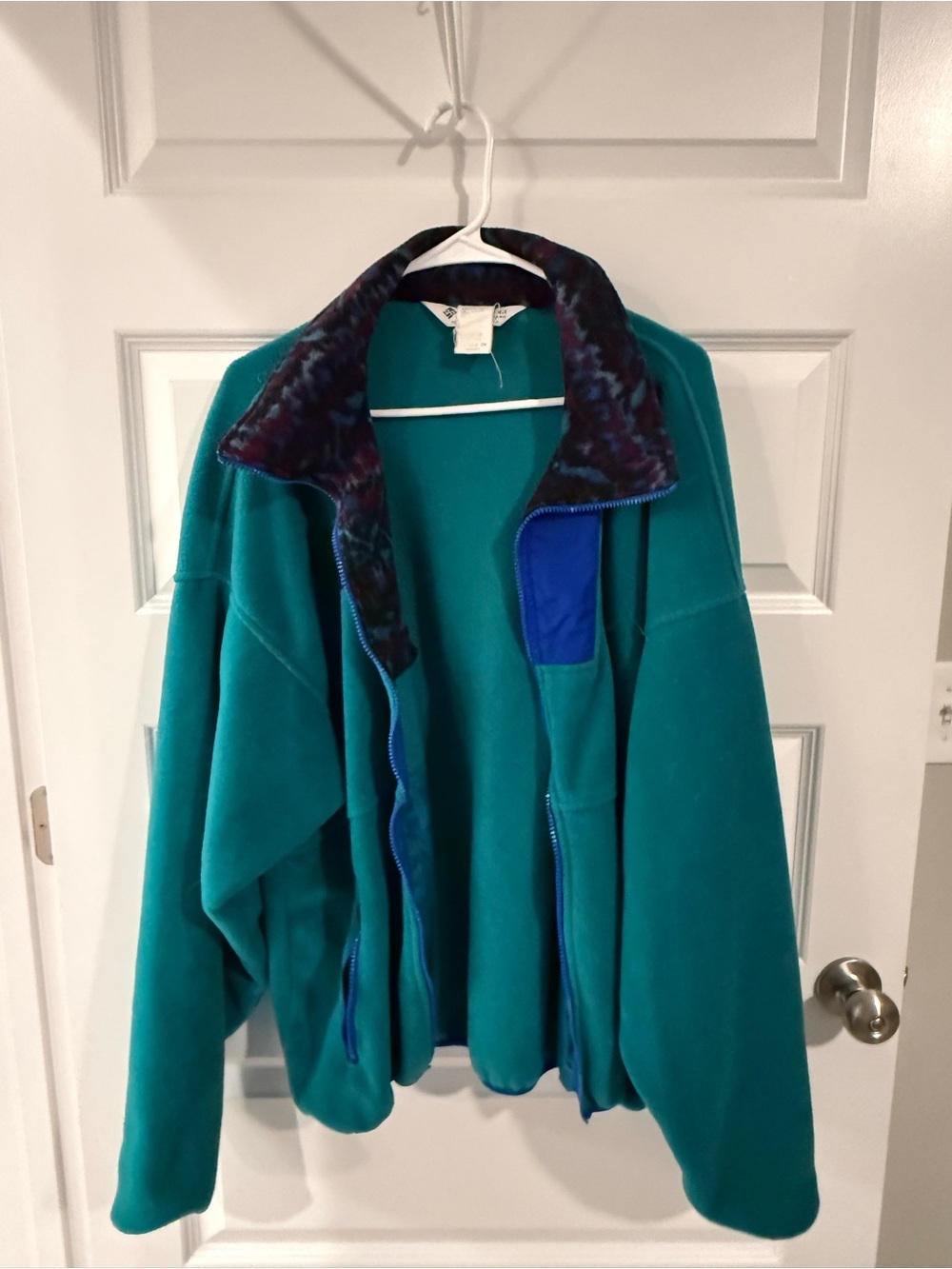 Columbia Teal Fleece Jacket with Blue Trim and Patterned Collar
